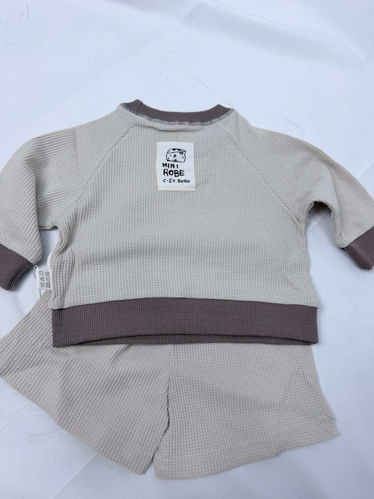Set Baby shorts e felpina- due varianti 9/36 mesi cod#047
