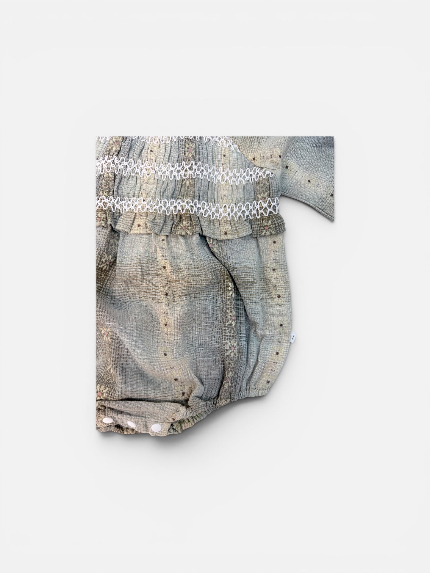 Pagliaccetto in cotone fantasia con smock e maniche lunghe – neonato/a cod#016