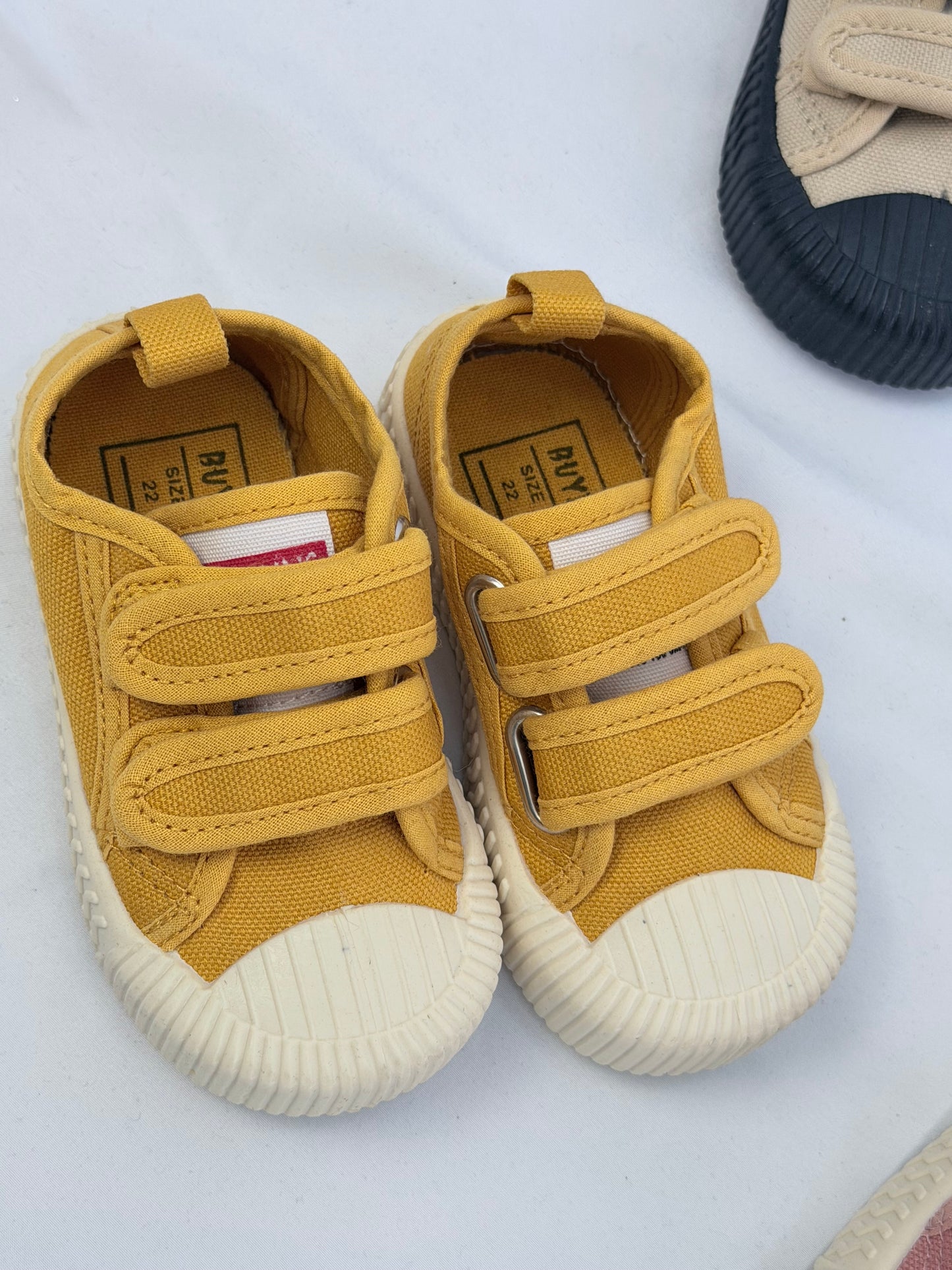 Sneakers in tela con strappo cod#050