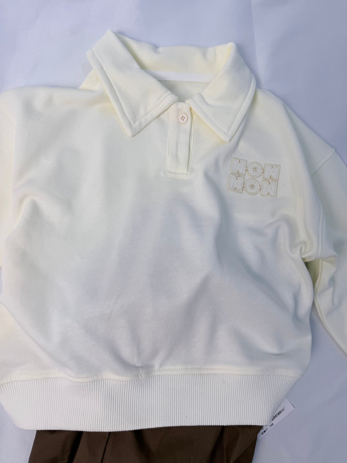Polo Bambino in Felpa Collo Camicia – Crema con Ricamo e polsino in cotone | 4-13 anni cod#020