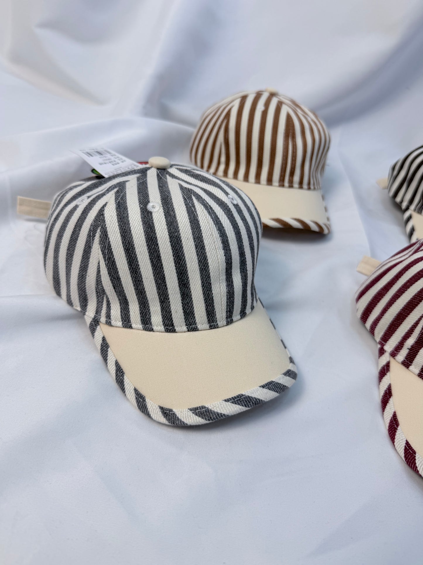 Cappellino bambino a righe regolabile (1–3 anni) – 5 colori