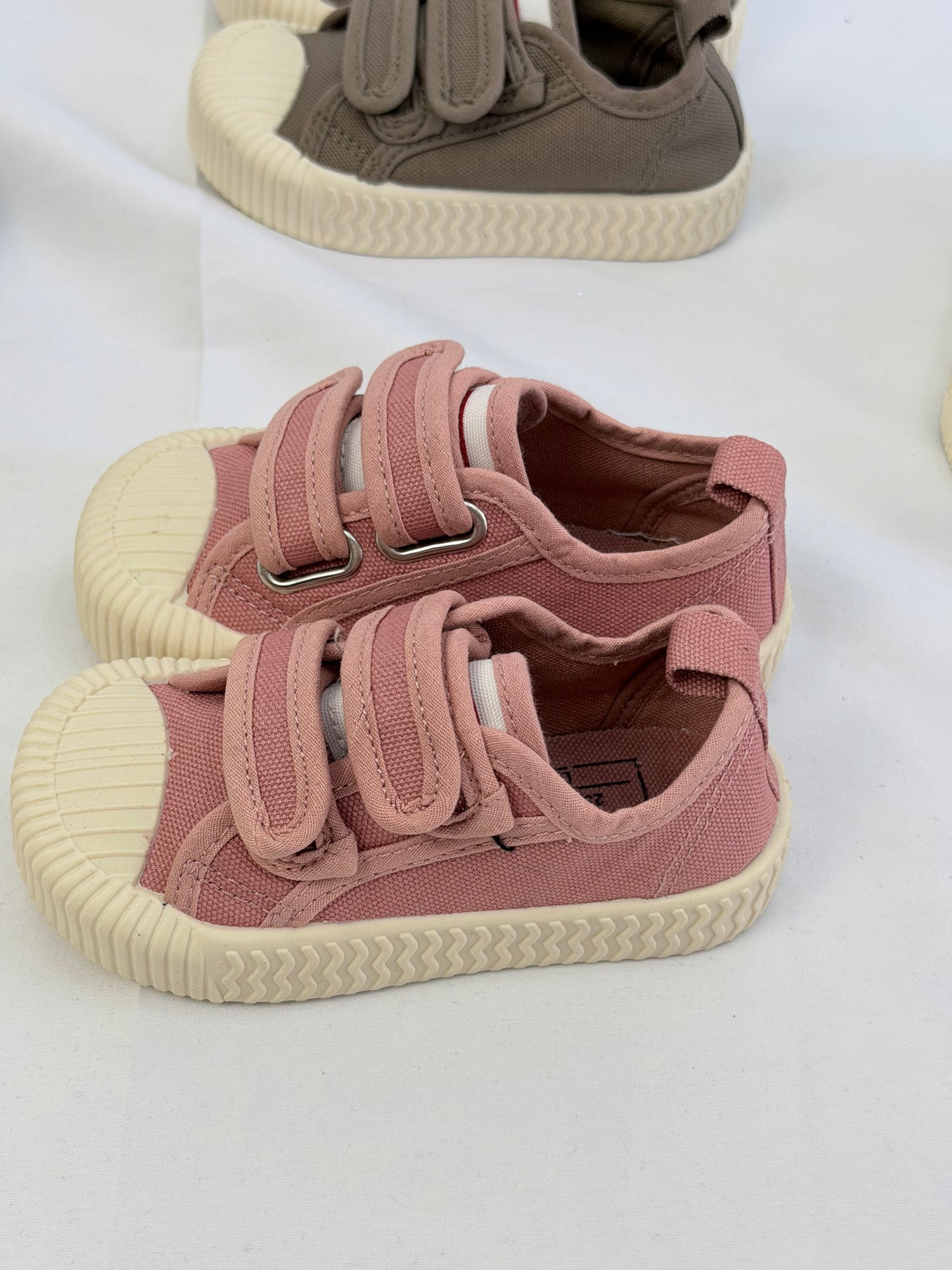 Sneakers in tela con strappo cod#050