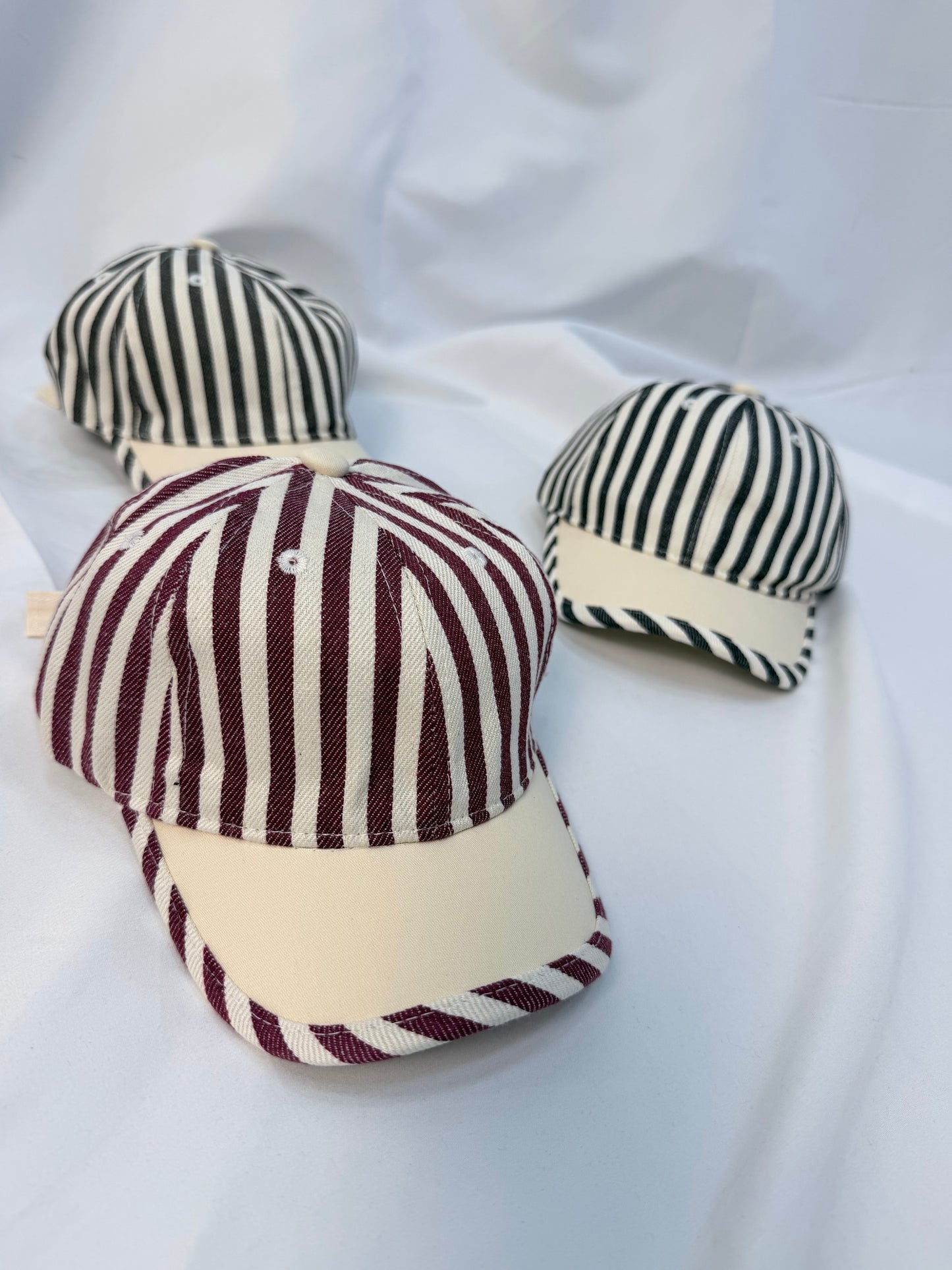 Cappellino bambino a righe regolabile (1–3 anni) – 5 colori