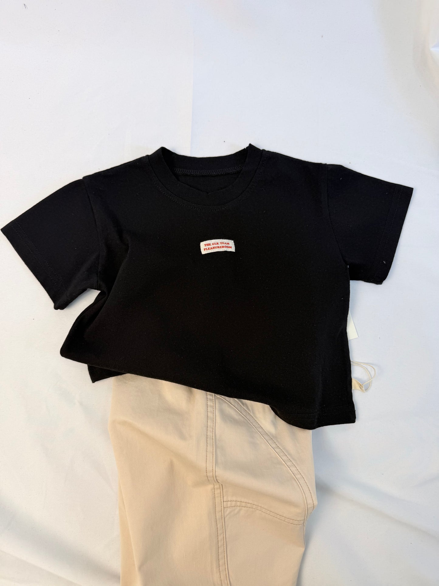T-shirt bambino/a minimal con logo – bianca o nera (1–7 anni) cod#033