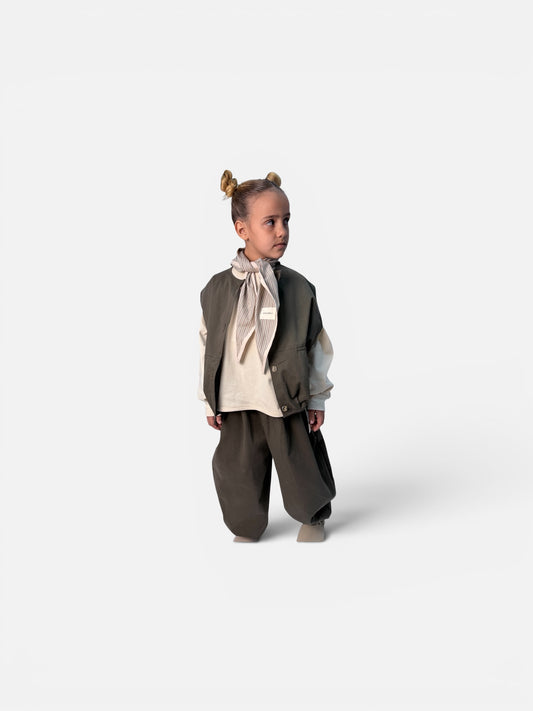 Completo Bambino/a Elegante con Gilet e Pantaloni Ampi – Stile Moderno Chic cod#026