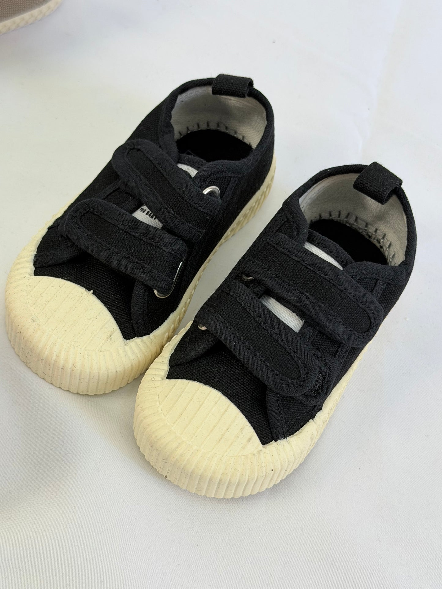 Sneakers in tela con strappo cod#050