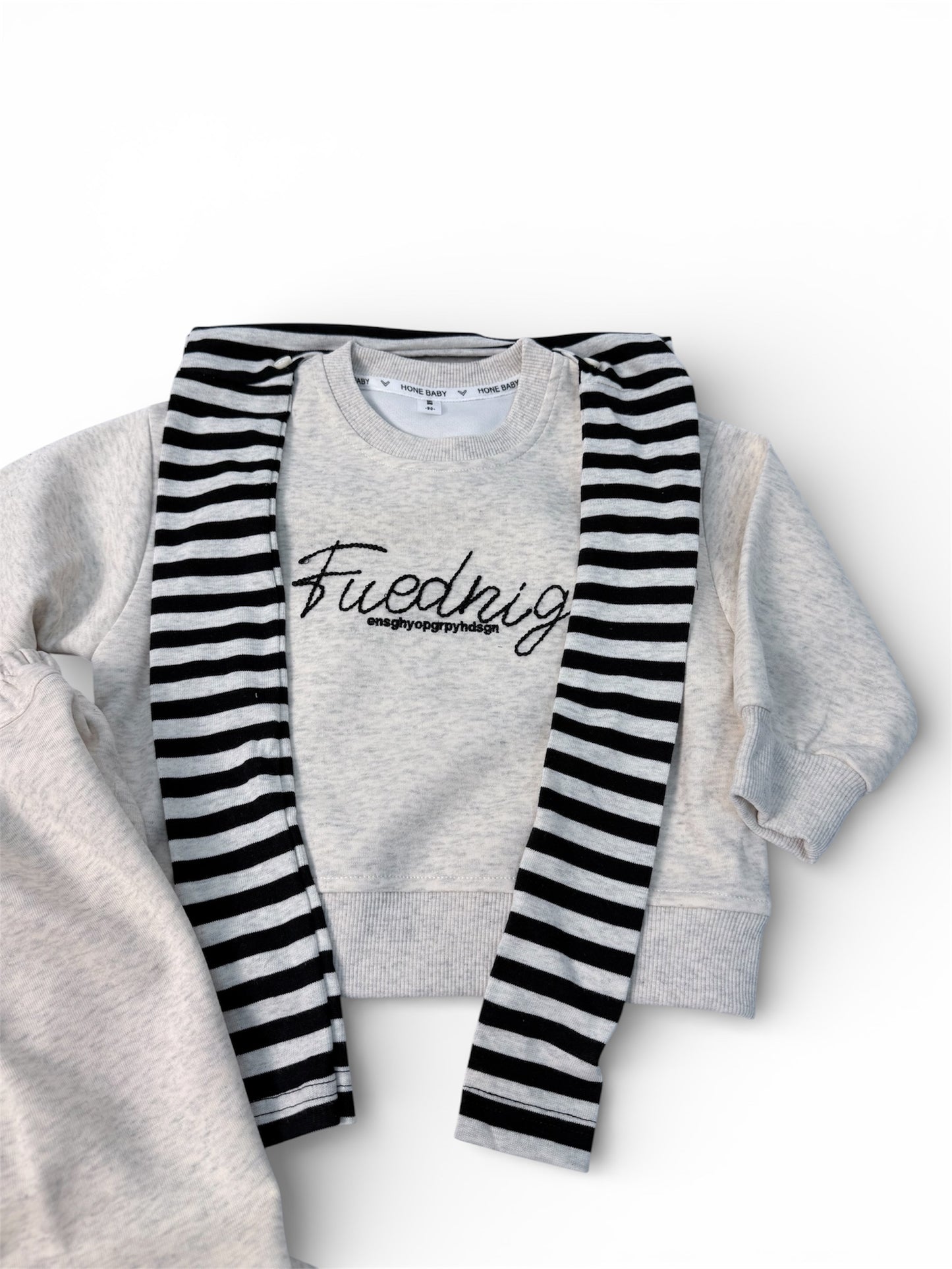 Coordinato tuta in cotone con dettagli a righe – comfort e stile casual