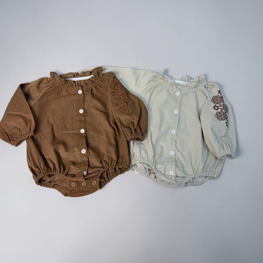 Body neonato/a in vellutino leggero con ricamo floreale - cod #011