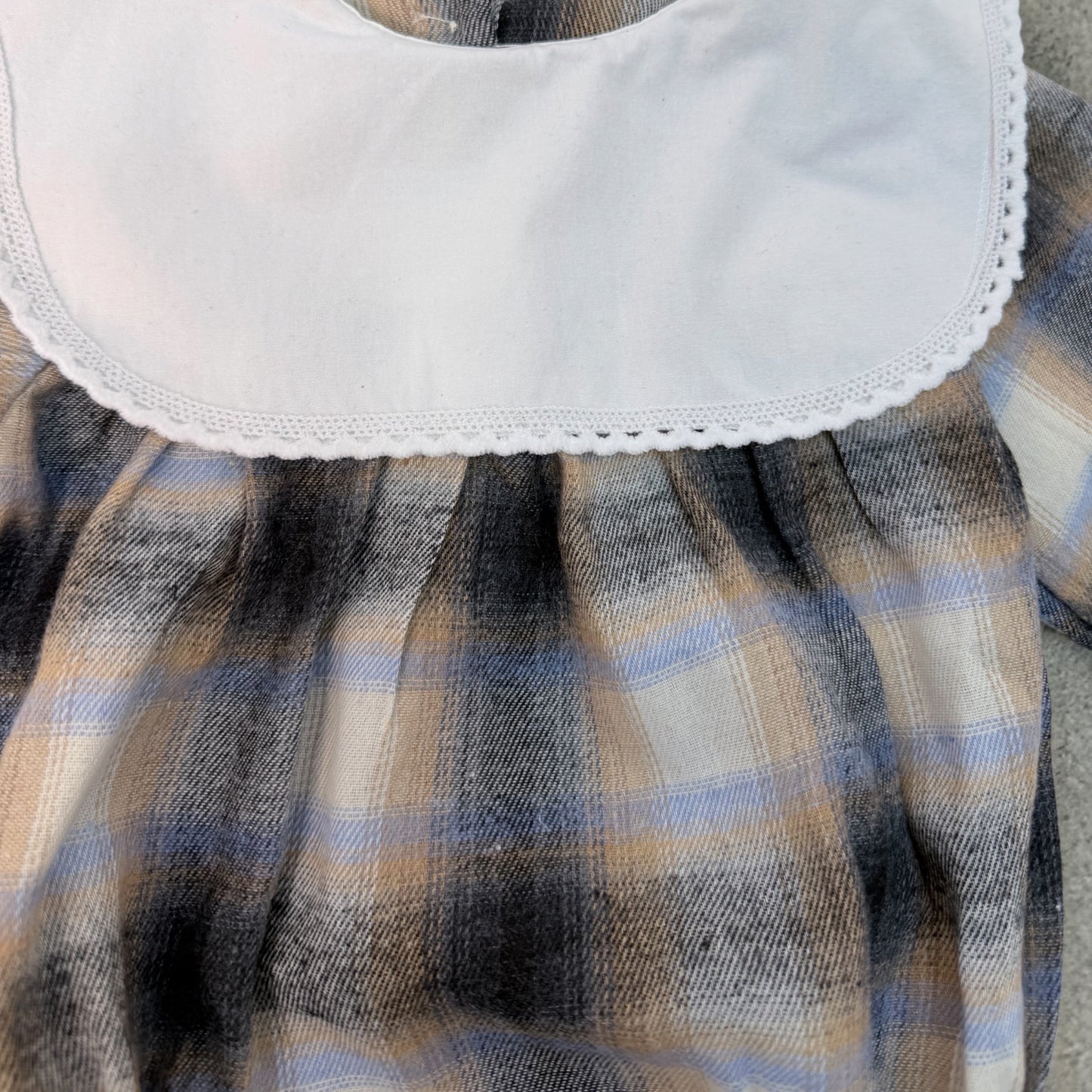 Pagliaccetto neonato a quadri con colletto bianco- cod#012