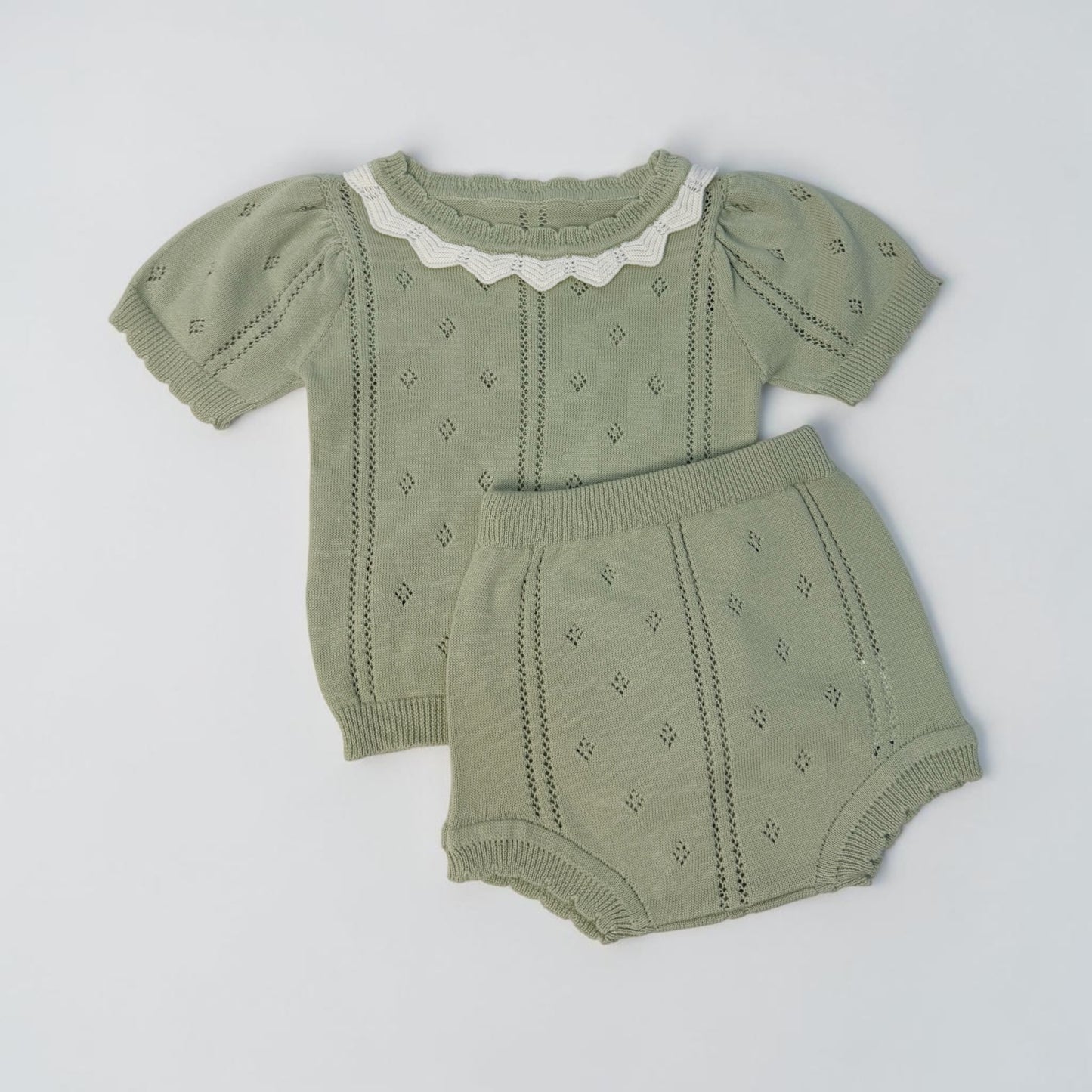 Set in filo verde salvia con colletto decorato – Maglia e culottina neonato
Cod#017