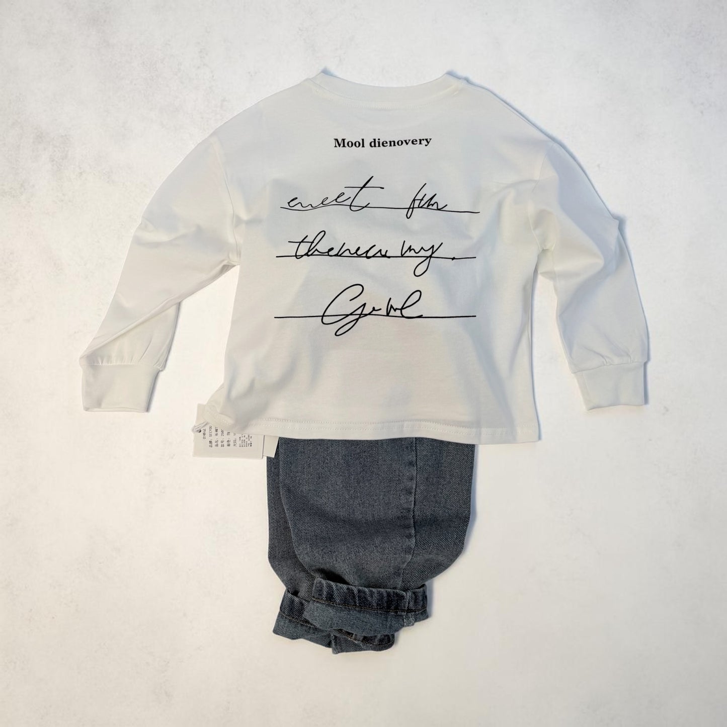 T-shirt bianca con logo nero e polsino- vestibilita’ over  cod#019